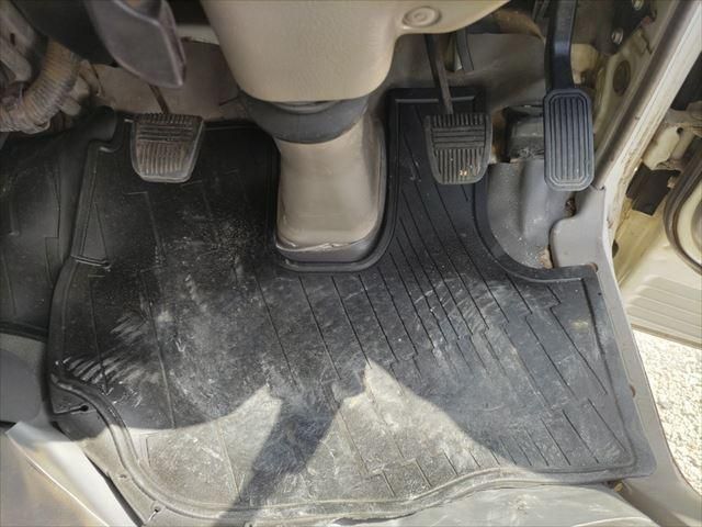 HINO DUTRO 2006 Image 31