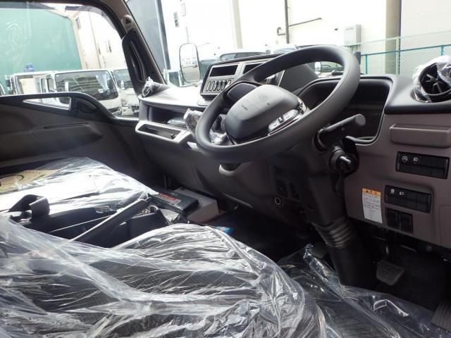 MITSUBISHI CANTER 2024 Image 31