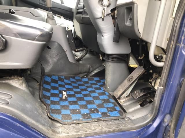 MITSUBISHI FUSOU FIGHTER 2010 Image 31