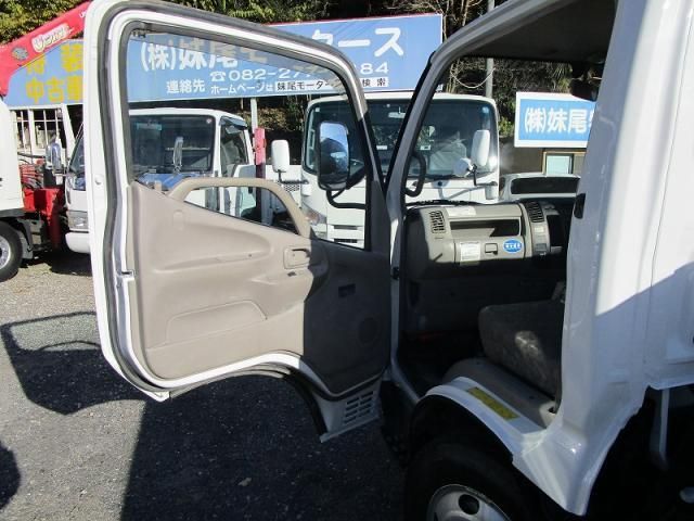 HINO DUTRO 2008 Image 31