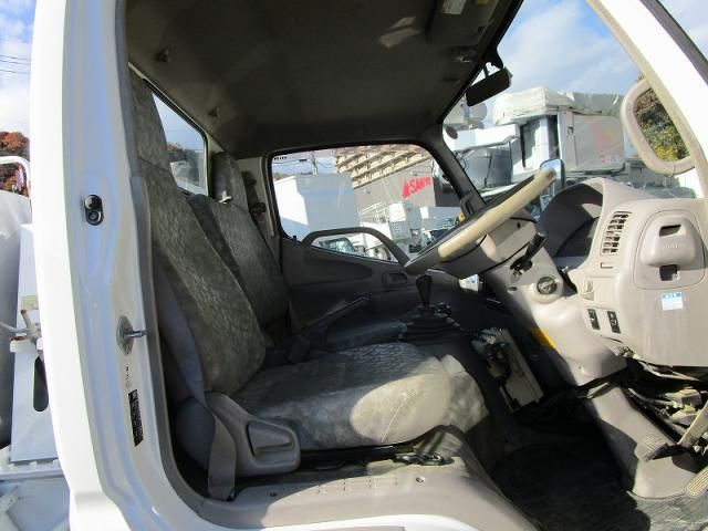 HINO DUTRO 2008 Image 31