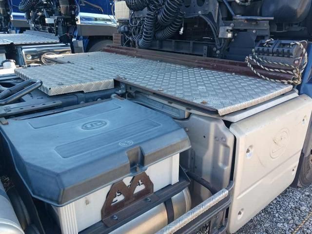 NISSAN DIESEL QUON 2018 Image 31