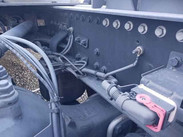 NISSAN DIESEL QUON 2018 Image 31