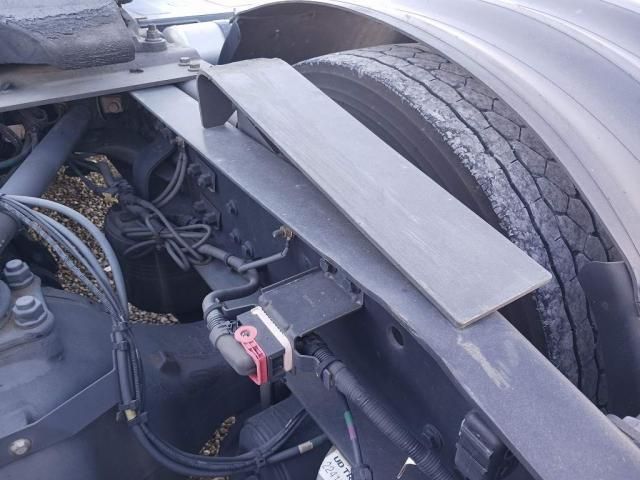 NISSAN DIESEL QUON 2018 Image 31