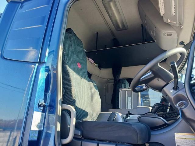 NISSAN DIESEL QUON 2018 Image 31