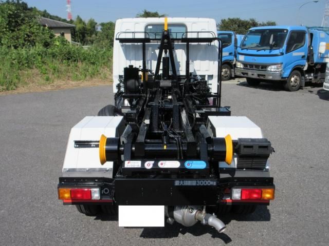 MITSUBISHI CANTER 2024 Image 31