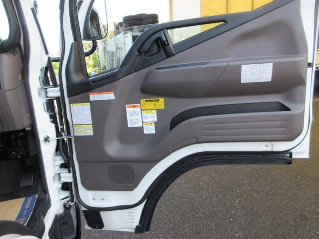 MITSUBISHI CANTER 2024 Image 31