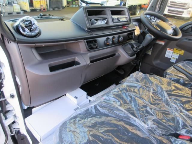 MITSUBISHI CANTER 2024 Image 31