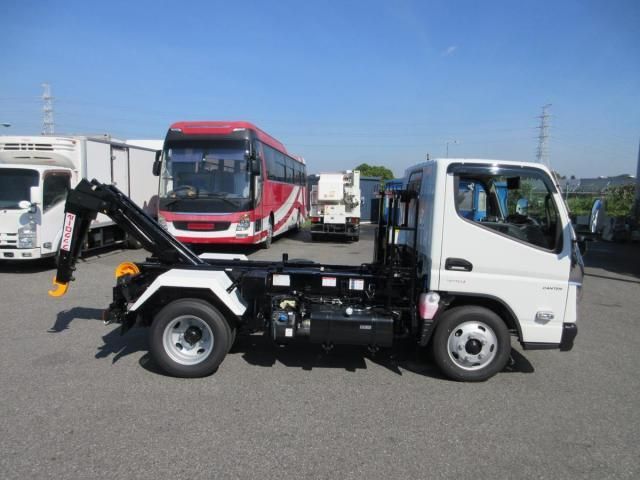 MITSUBISHI CANTER 2024 Image 31