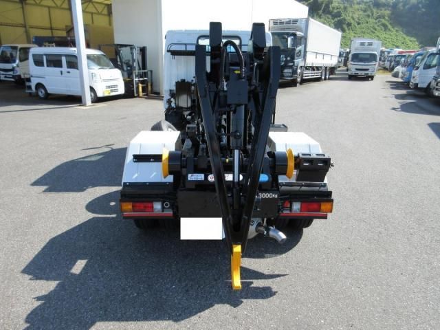 MITSUBISHI CANTER 2024 Image 31