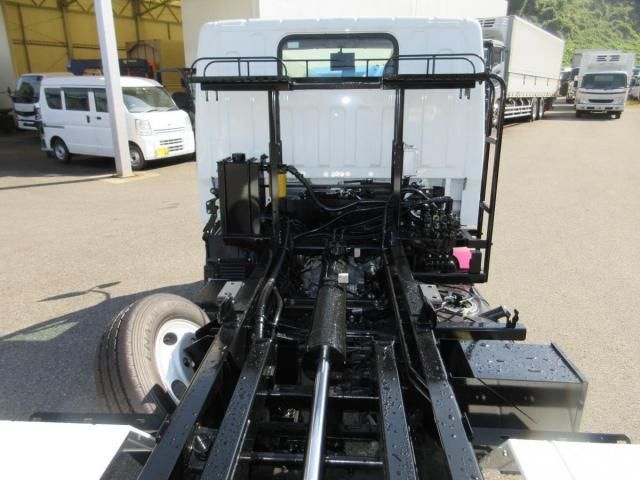 MITSUBISHI CANTER 2024 Image 31