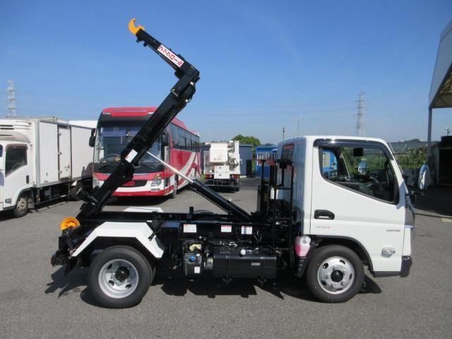 MITSUBISHI CANTER 2024 Image 31