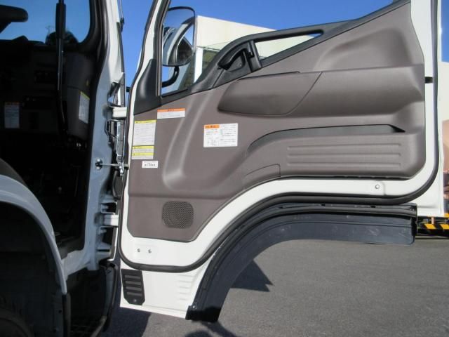 MITSUBISHI CANTER 2024 Image 31