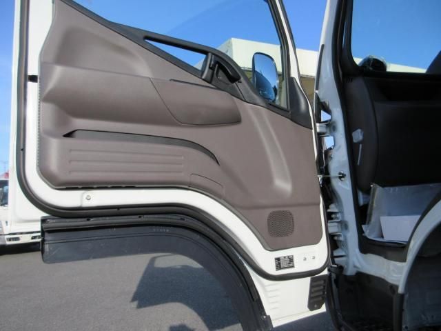 MITSUBISHI CANTER 2024 Image 31