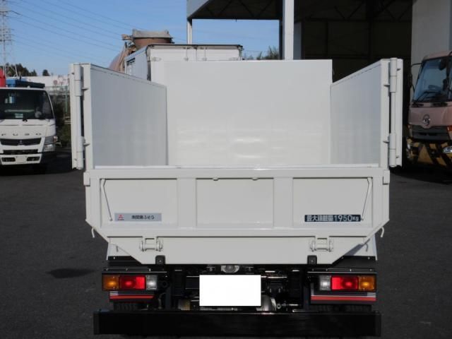 MITSUBISHI CANTER 2024 Image 31