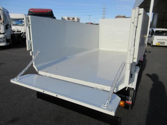 MITSUBISHI CANTER 2024 Image 31