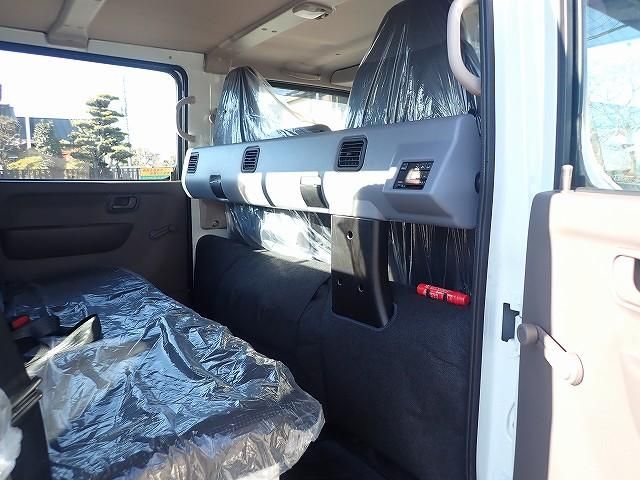 MITSUBISHI CANTER 2024 Image 31