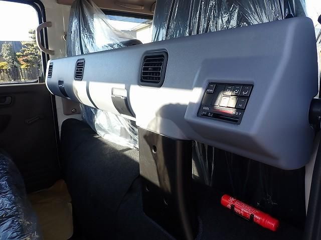 MITSUBISHI CANTER 2024 Image 31