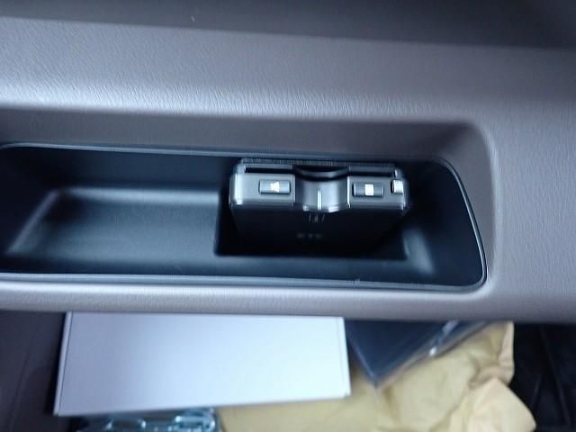 MITSUBISHI CANTER 2024 Image 31