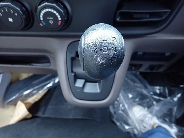 MITSUBISHI CANTER 2024 Image 31