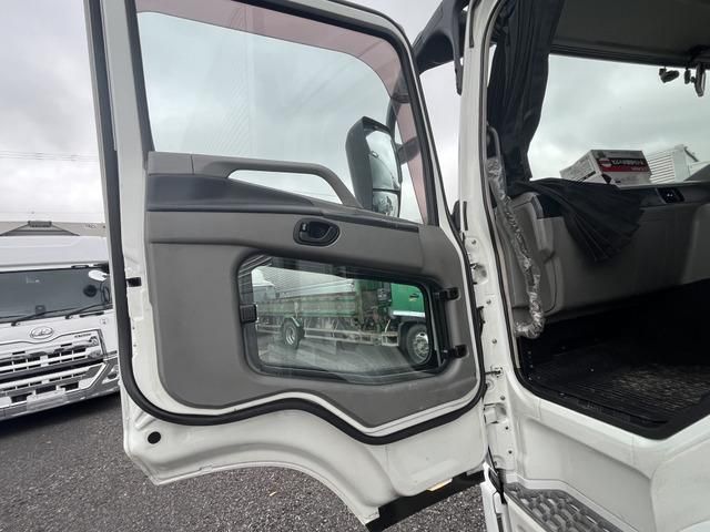 MITSUBISHI FUSOU SUPER GREAT 2018 Image 31