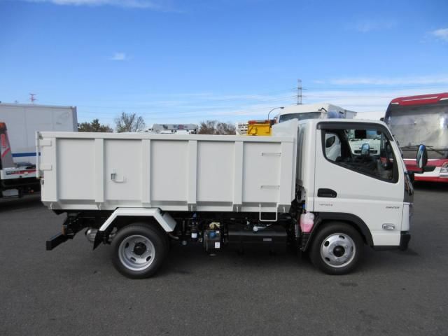 MITSUBISHI CANTER 2024 Image 31