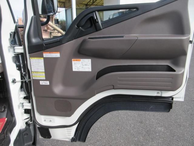 MITSUBISHI CANTER 2024 Image 31