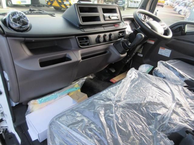 MITSUBISHI CANTER 2024 Image 31