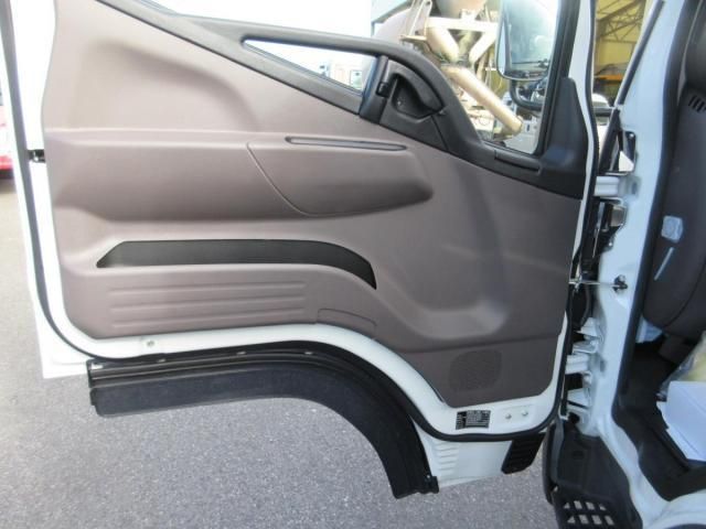 MITSUBISHI CANTER 2024 Image 31