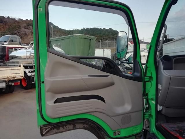 MITSUBISHI CANTER 2017 Image 31