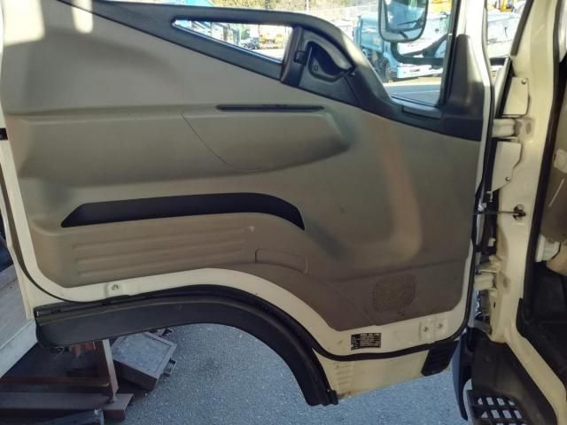 MITSUBISHI CANTER 2017 Image 31