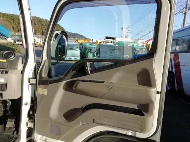 MITSUBISHI CANTER 2017 Image 31