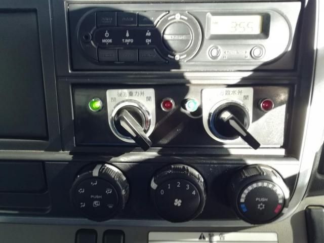 MITSUBISHI CANTER 2017 Image 31