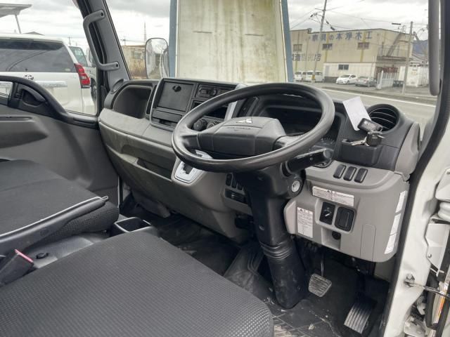MITSUBISHI CANTER 2017 Image 31