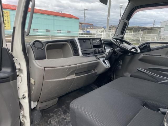 MITSUBISHI CANTER 2017 Image 31