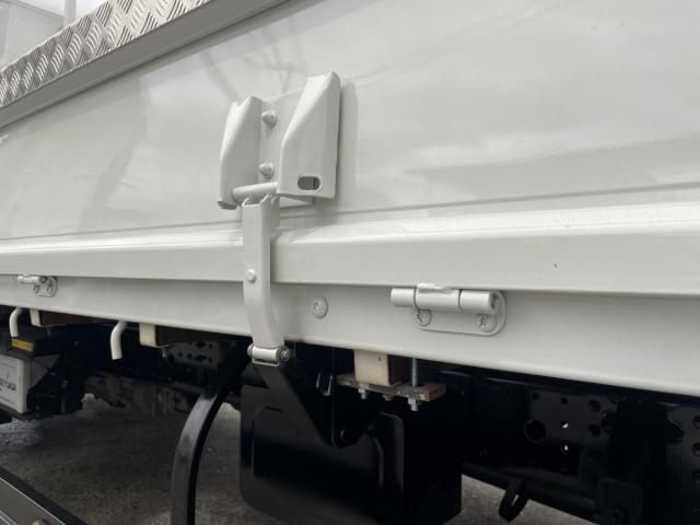 MITSUBISHI CANTER 2017 Image 31