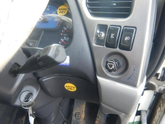 NISSAN DIESEL QUON 2008 Image 31