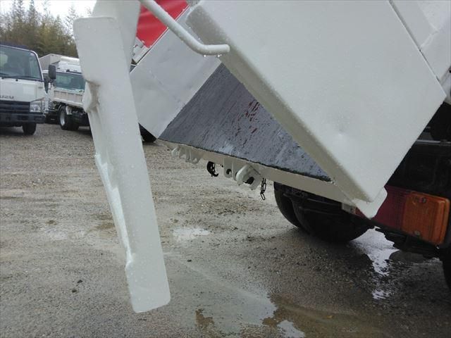 HINO DUTRO 2009 Image 31