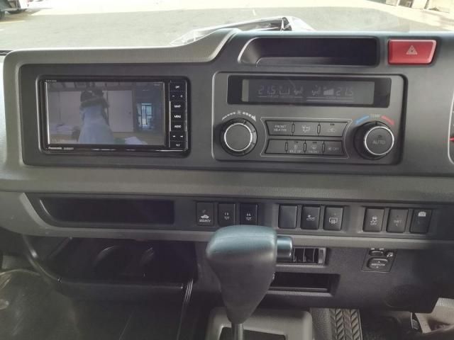 HINO LIESSE 2018 Image 31