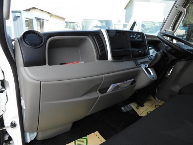 MITSUBISHI CANTER 2017 Image 31