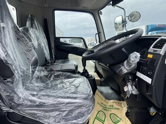 MITSUBISHI FUSOU FIGHTER 2025 Image 31