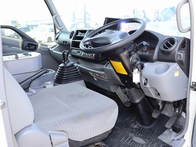 HINO DUTRO 2012 Image 31