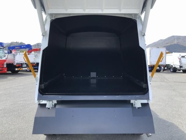 MITSUBISHI CANTER 2024 Image 31