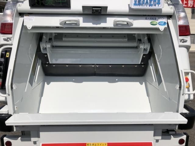 MITSUBISHI CANTER 2024 Image 31