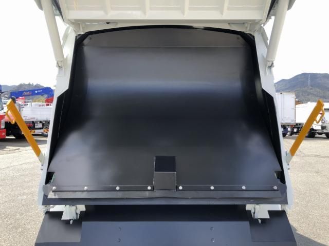 MITSUBISHI CANTER 2024 Image 31