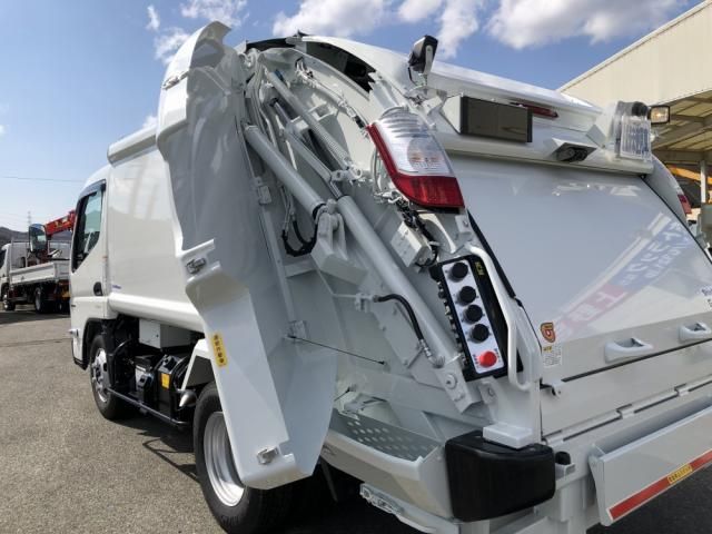 MITSUBISHI CANTER 2024 Image 31