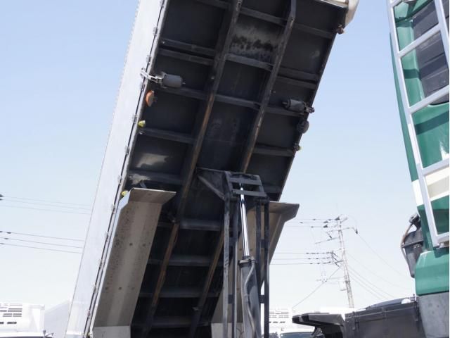 NISSAN DIESEL QUON 2014 Image 31