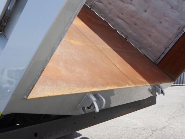 NISSAN DIESEL QUON 2014 Image 31