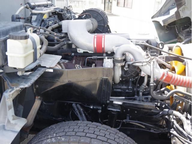 NISSAN DIESEL QUON 2014 Image 31