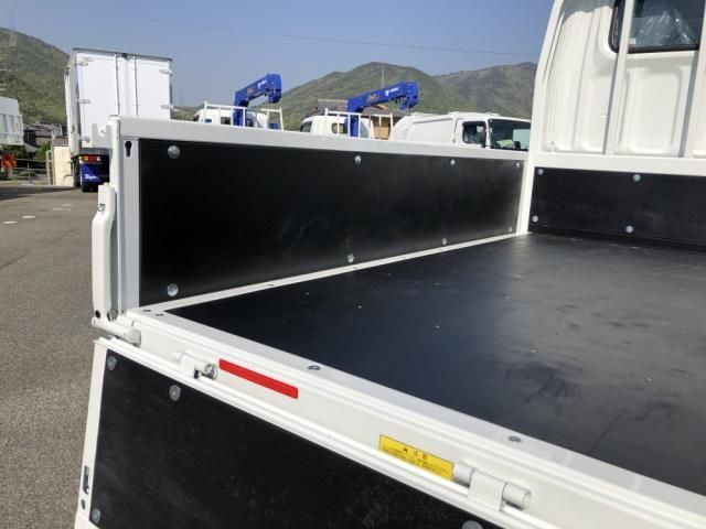 MITSUBISHI CANTER 2024 Image 31